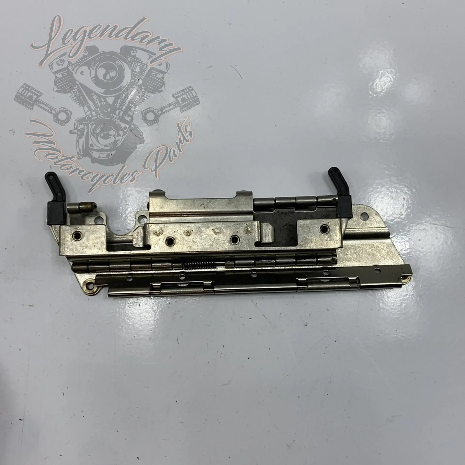 Right Saddlebag Latch OEM 90665-93 – Legendary Parts