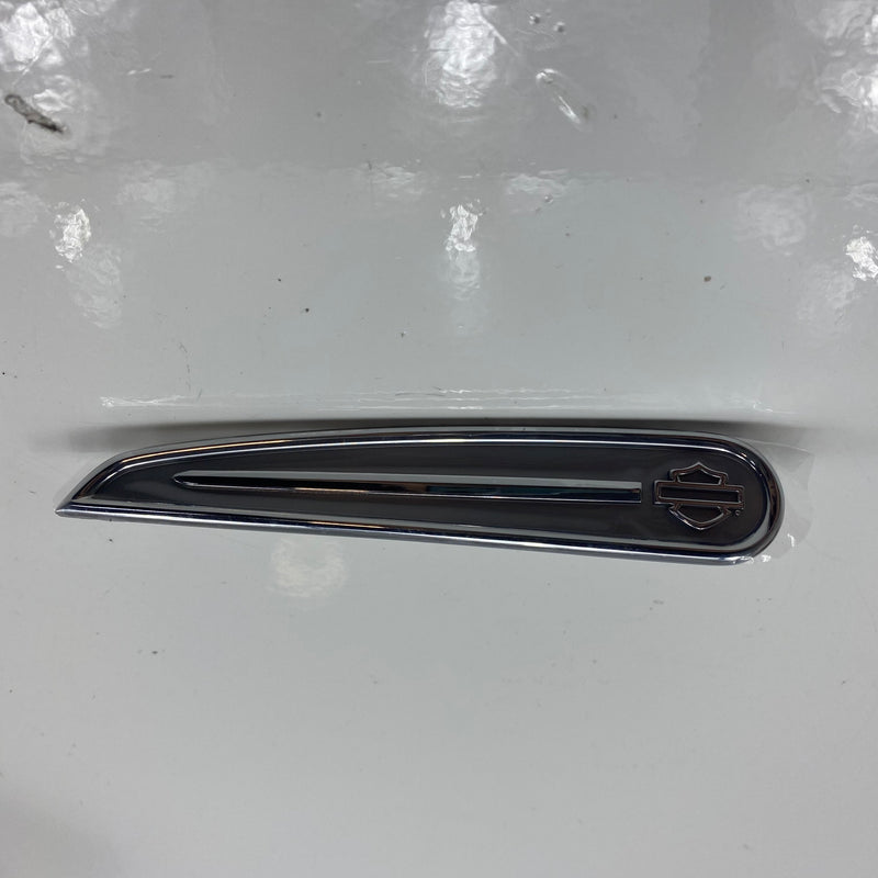 Prawy medalion siodła OEM 14100599