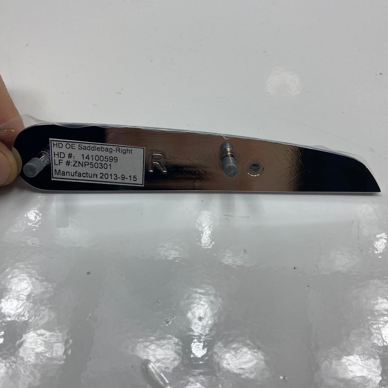 Prawy medalion siodła OEM 14100599