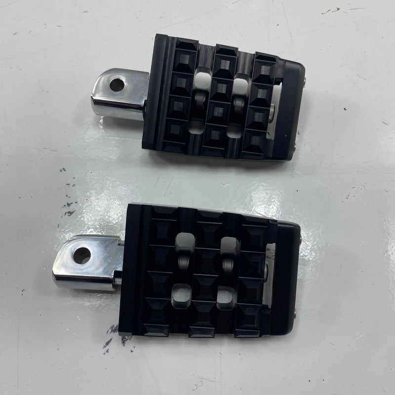 Poggiapiedi passeggero Dominion OEM 50500992