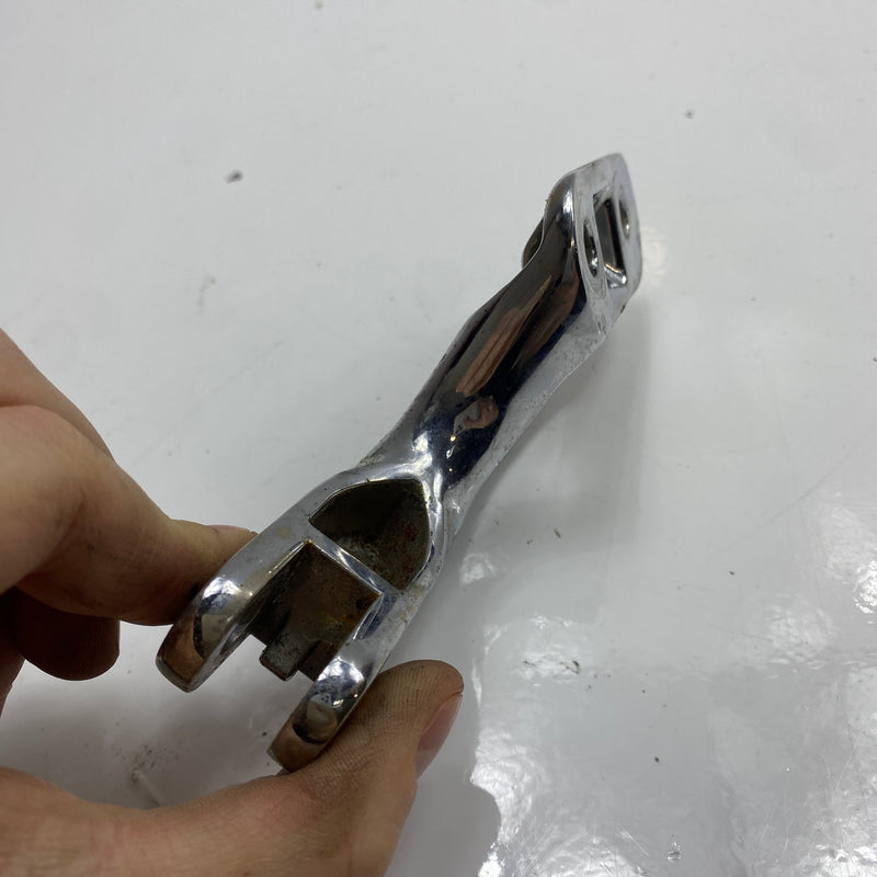 Desni nosilec za stopalke za sopotnika OEM 50994-04BK