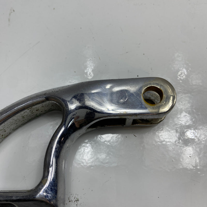 Desni nosilec za stopalke za sopotnika OEM 50994-04BK