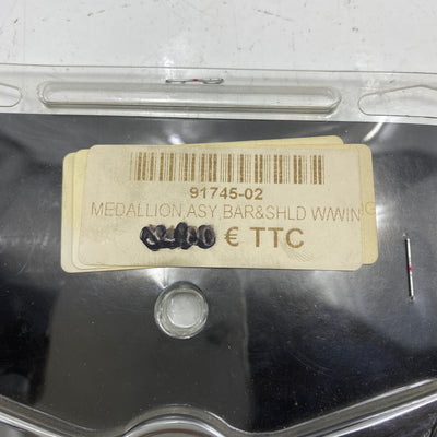 Medalhão decorativo, Bar and Shield com asas OEM 91745-02