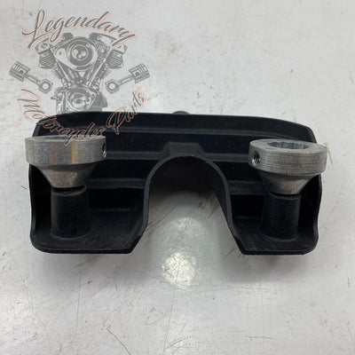Rear cylinder head screw bridge