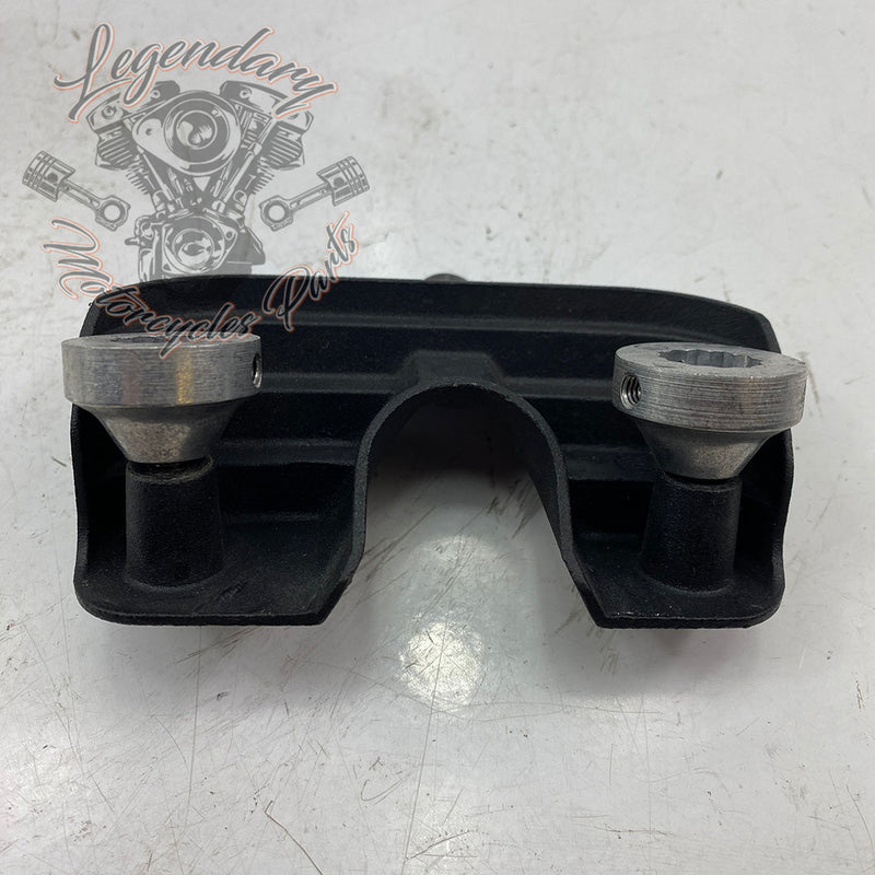 Rear cylinder head screw bridge