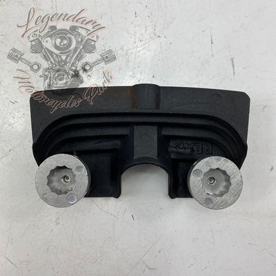 Rear cylinder head screw bridge