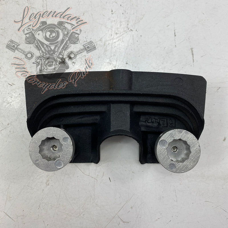 Rear cylinder head screw bridge