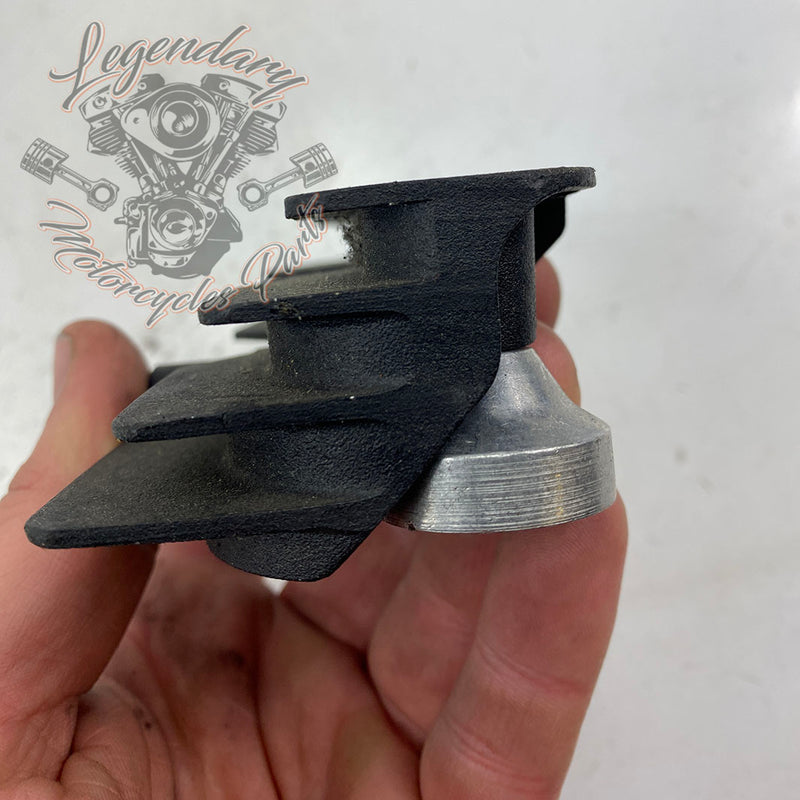 Rear cylinder head screw bridge
