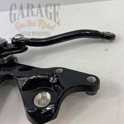 Suporte para apoio de pé do motorista direito OEM 50600288